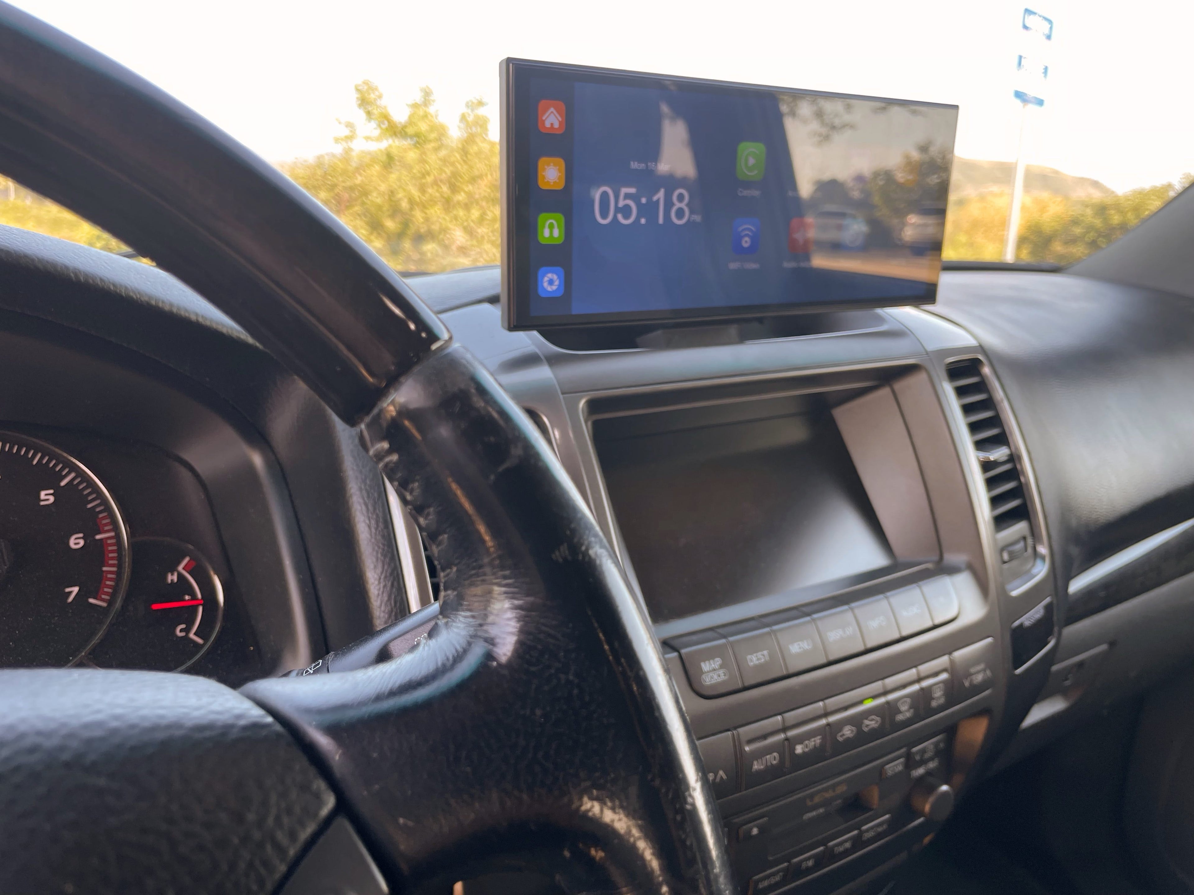 Carplay screen mounted in vehicle displaying a it's setup screen