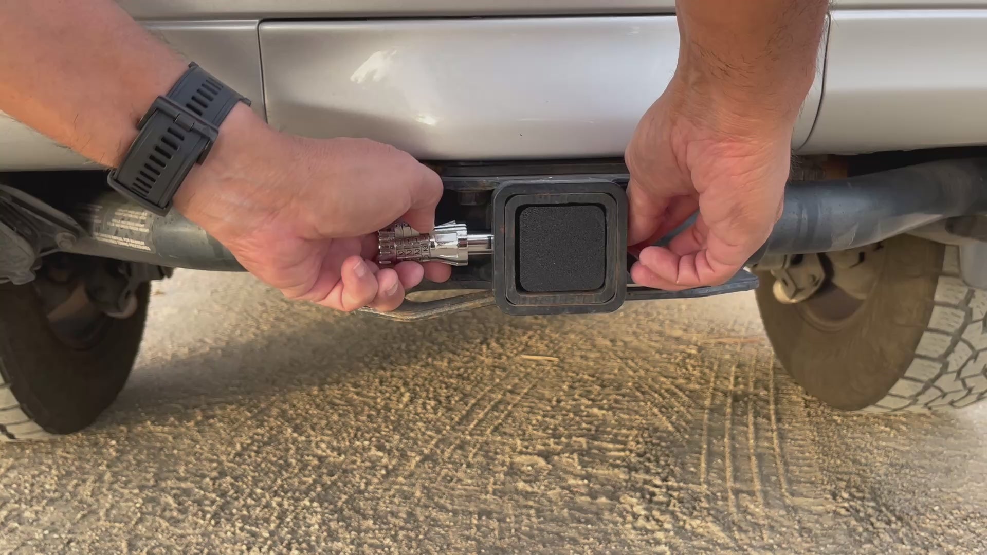 Opening the stash via magnetic attraction with the hitch pin